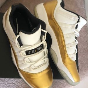 Authentic jordan retro 11s low ceremony